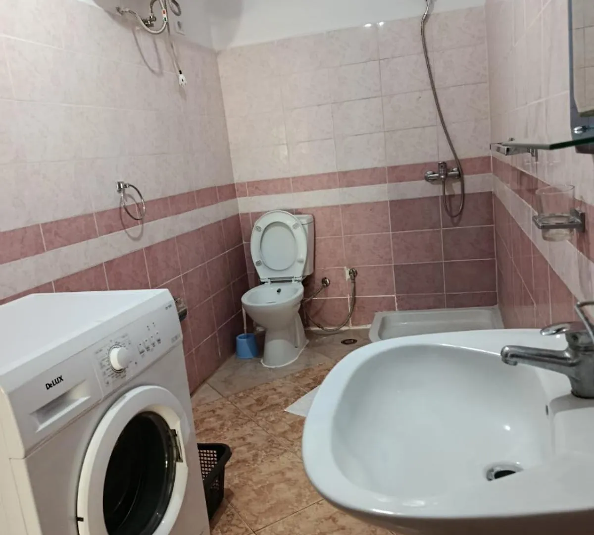 One Bedroom Apartment Tiran